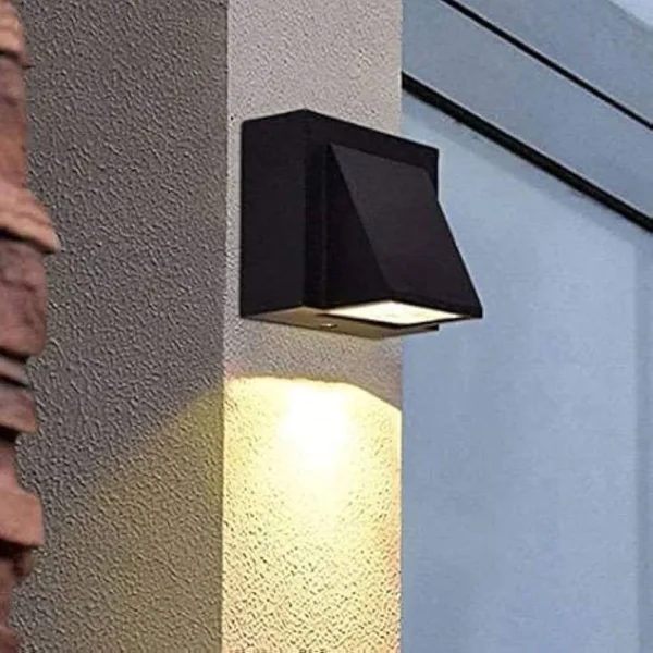 Waterproof LED Wall Lights: Half K